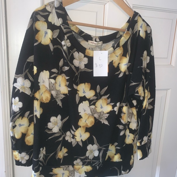 Off the shoulder sweater - Picture 1 of 1